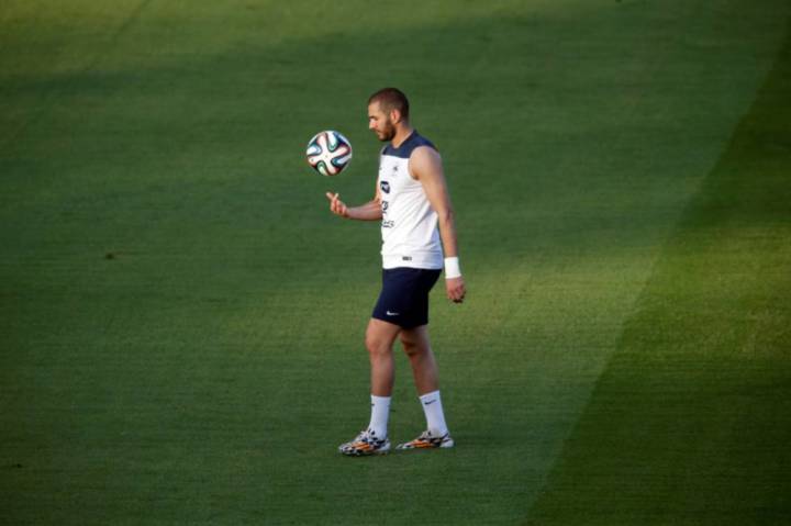 French fans back decision to omit Benzema from Euros