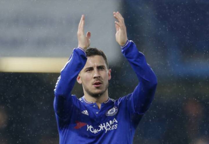 Hazard aplaude con el Chelsea