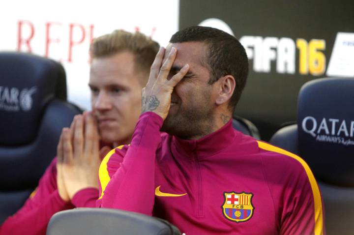 Luis Enrique benches Dani Alves following his video