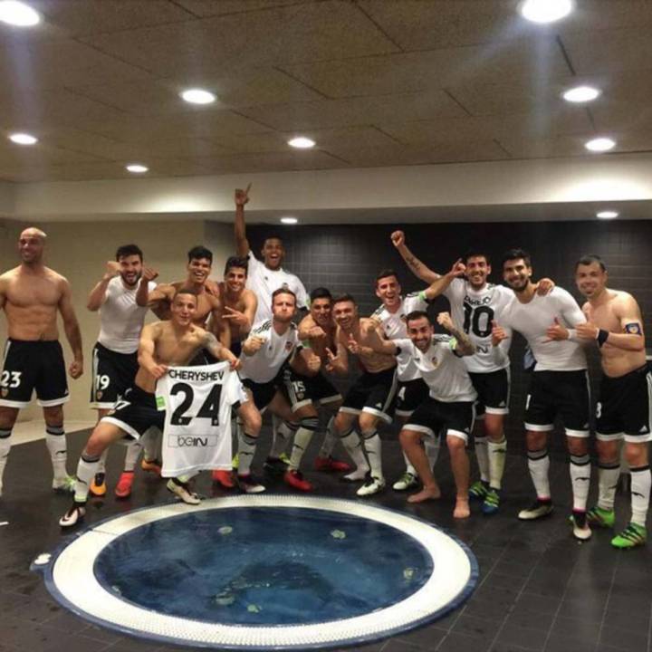 The Valencia players take a group photo after beating Barcelona