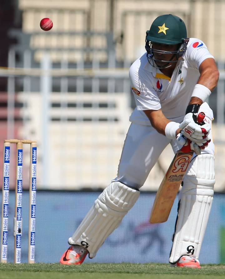 Pakistan captain Misbah to play in England tests and keep going
