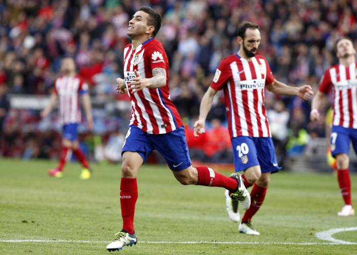 Correa slips the lifeguard kit on and comes to Atletico's aid