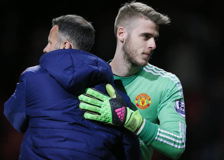 Carrick and De Gea overjoyed as United book final place
