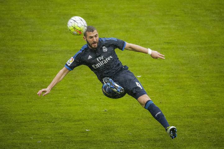 Benzema trains away from group after limping out of win