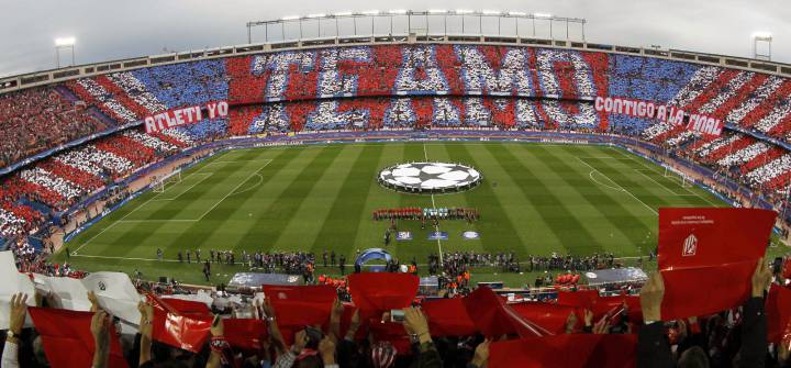 Mosaico en el Estadio Vicente Calderón antes del Atlético-Bayern