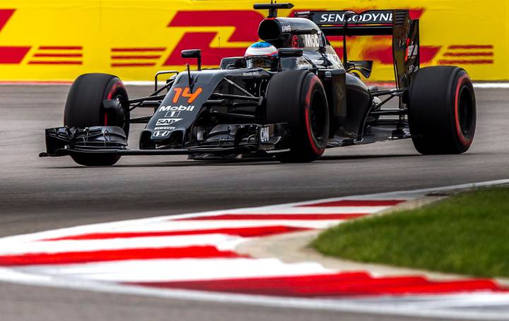 Alonso picks up his first point in Sochi as Rosberg takes the checkered flag.