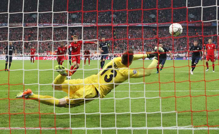 Atlético survive 33 shots against Bayern to reach the final