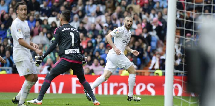 Benzema offside then onside for Real Madrid's second goal