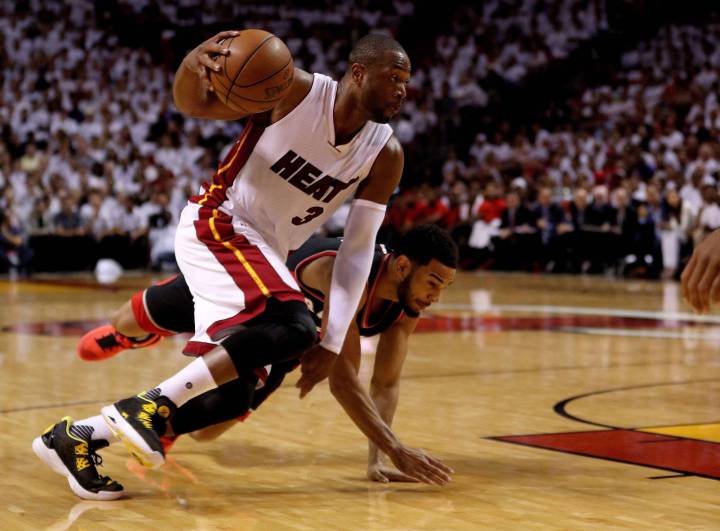 Dwyane Wade powers Miami Heat past Toronto Raptors in overtime