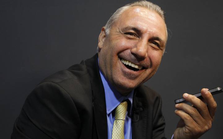 Hristo Stoichkov, polémico exjugador del Barcelona, compara a los jugadores del Real Madrid con cerdos en una fotografía publicada en Instagram.
