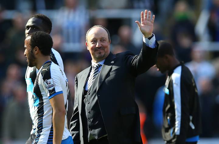 Benitez signs three year deal to stay at relegated Newcastle Utd.