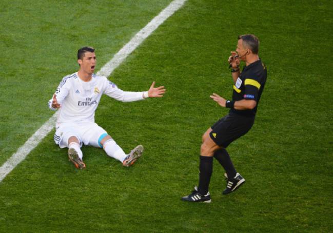 Kuipers in action in the Champions League final in Lisbon, with Ronaldo on the turf.