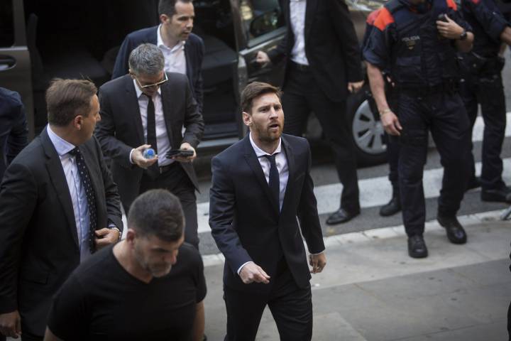 Messi arrives at the Barcelona High Court to face his tax evasion charges
