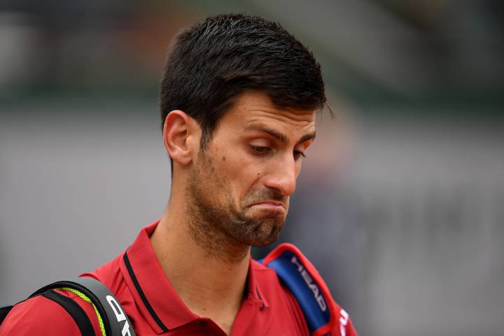 Djokovic escapes disqualification, faces Thiem in French Open semi