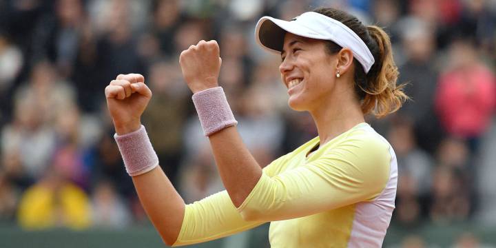 Garbiñe Muguruza powers into the French Open final