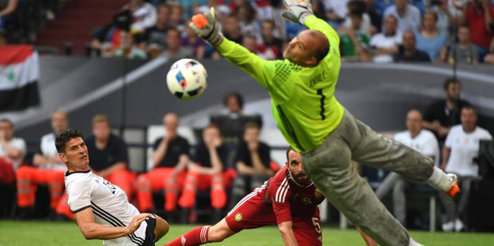 Suits you: Hungary keeper Kiraly set to break age barrier
