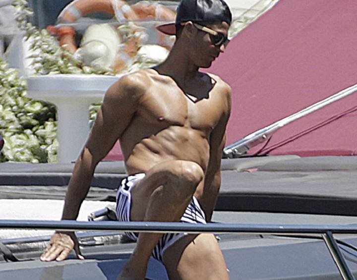 CR7 companion makes splash as star suns himself aboard yacht
