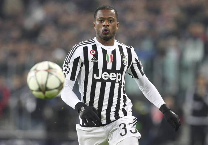 Evra signs Juventus contract extension