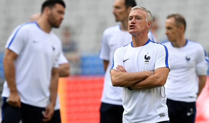 Lloris and Deschamps play down favourites tag