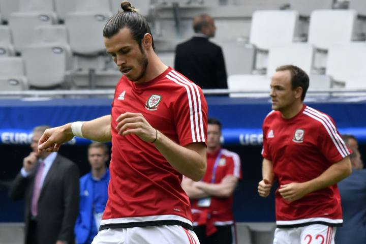 Bale breaks fan's nose with wayward shot in the warm-up