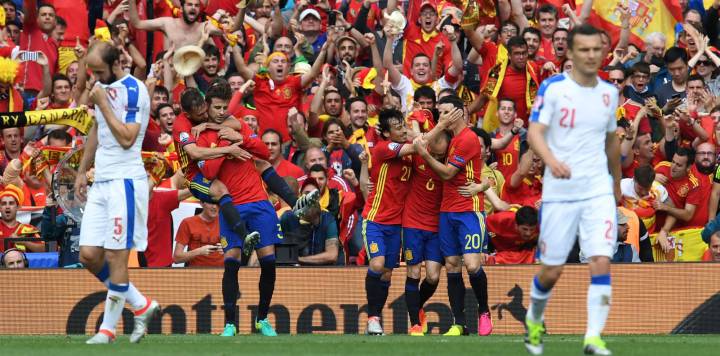 Spain 1-0 Czech Republic: Iniesta, Silva, Piqué... the main men