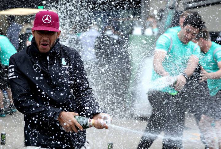 Hamilton dedicates Montreal win to boxing great Ali