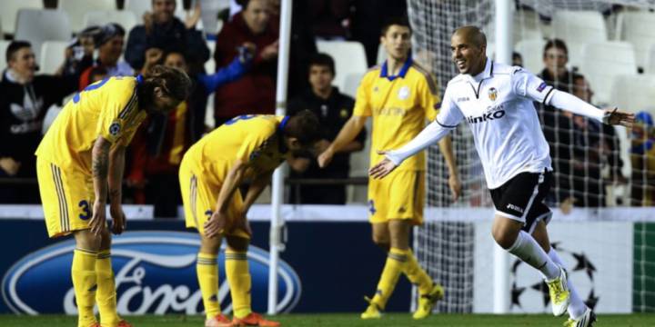 West Ham sign Sofiane Feghouli from Valencia amid Payet talk