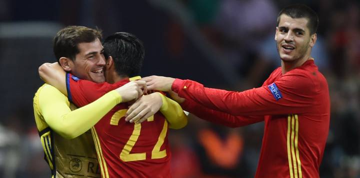 Casillas celebrates with Nolito after Spain's second goal