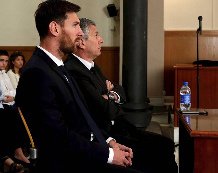 Messi: Barça issue statement in support of player and father