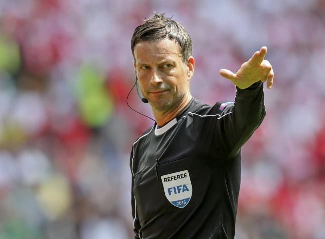 Clattenburg in last 16 match between Switzerland and Poland.