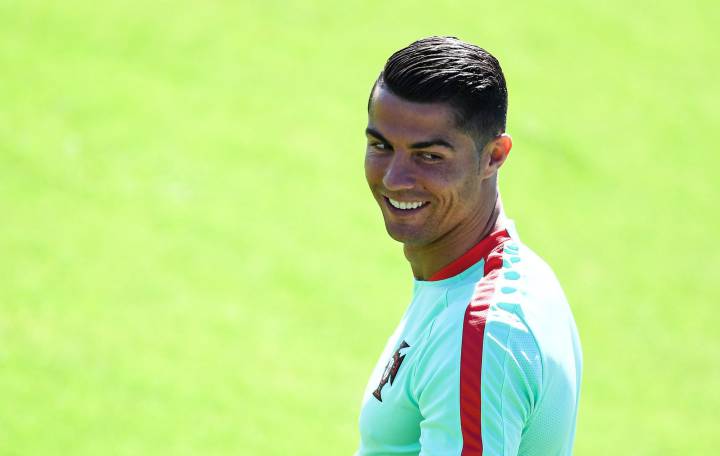 Portugal coach Santos laughs off Ronaldo retirement question