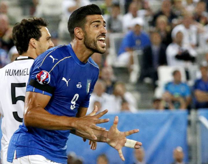 Euro 2016 star Pelle swaps Southampton for China