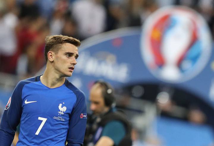 Griezmann 'best player' as UEFA unveil team of the tournament