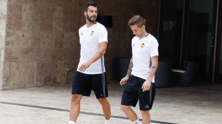 Negredo awaits move to Middlesbrough