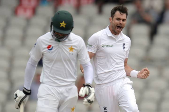 England beat Pakistan by 330 runs in the second test