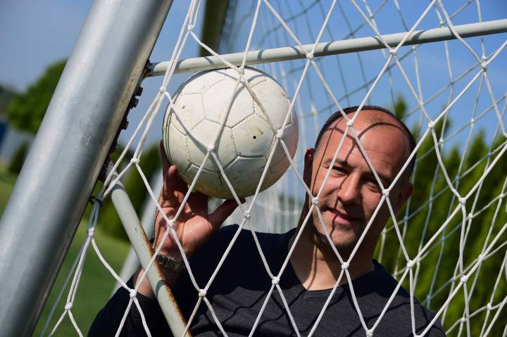 Kiraly hangs up baggy trousers: veteran retires from Hungary