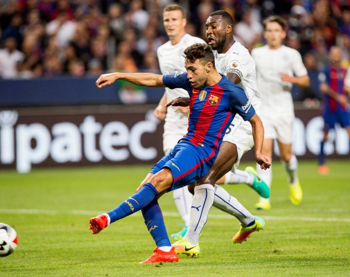Munir brace helps Barcelona power past Leicester