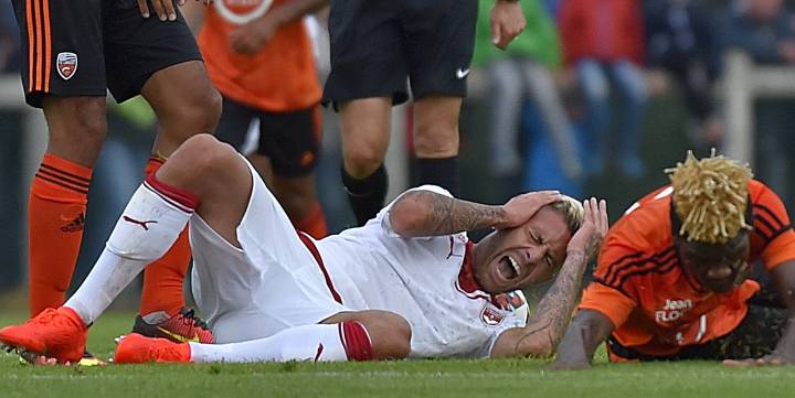 Bordeaux's Menez has surgery to repair ear 'ripped in two'