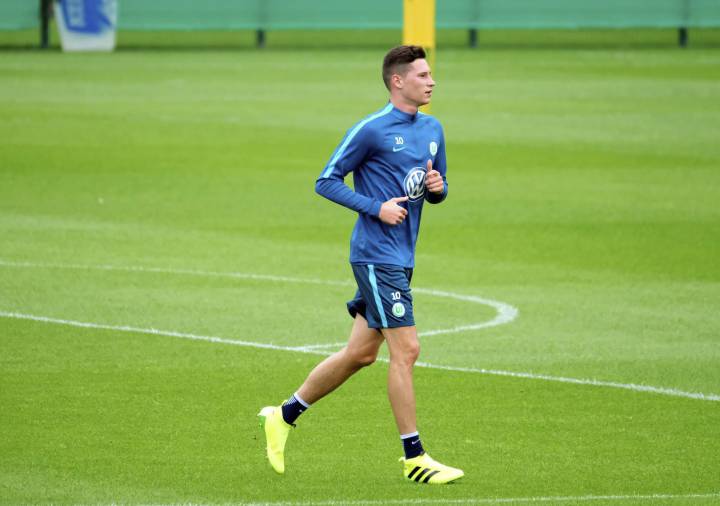 VfL Wolfsburg deny Julian Draxler's transfer request