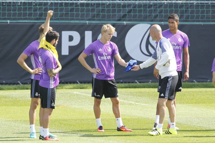 Real Madrid round-up: Odegaard, Bale, Kroos, Pogba...