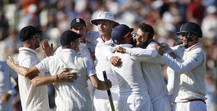 England win third test after Pakistan batting collapse