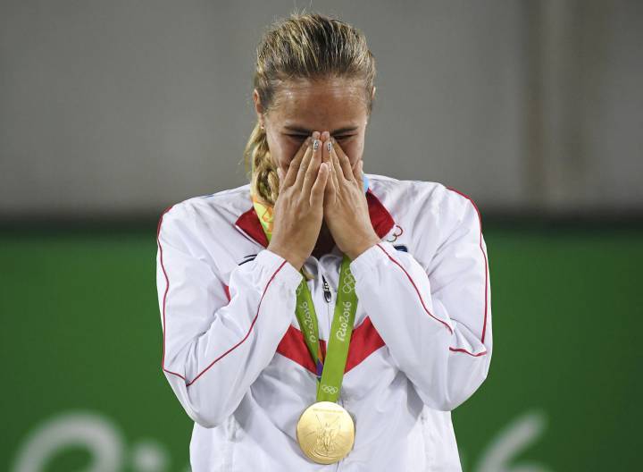 Monica Puig makes history with Puerto Rico's first gold medal