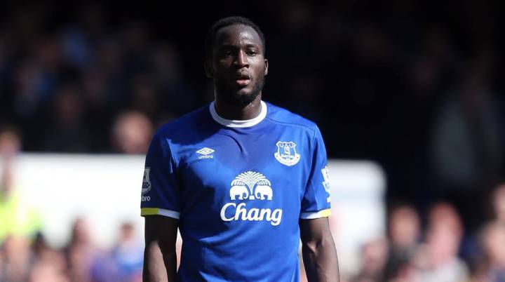 Lukaku withdraws transfer request, commits to Everton
