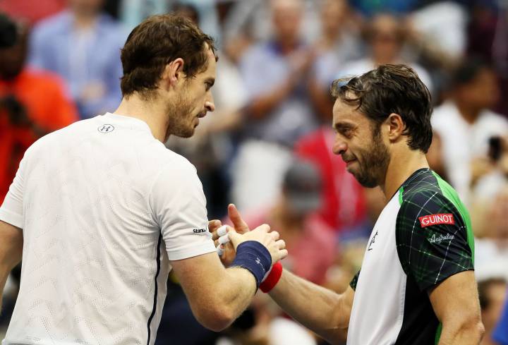 Andy Murray and Wawrinka survive scares to reach last 16