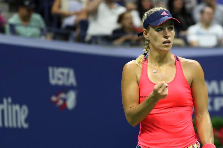 Kerber keeps up pressure on Williams with Kvitova win