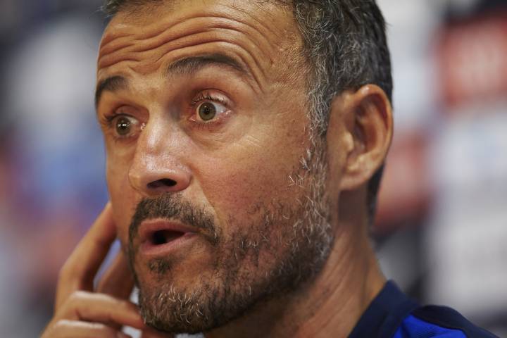 Real Madrid must "face up" to ban, says Barça coach Enrique