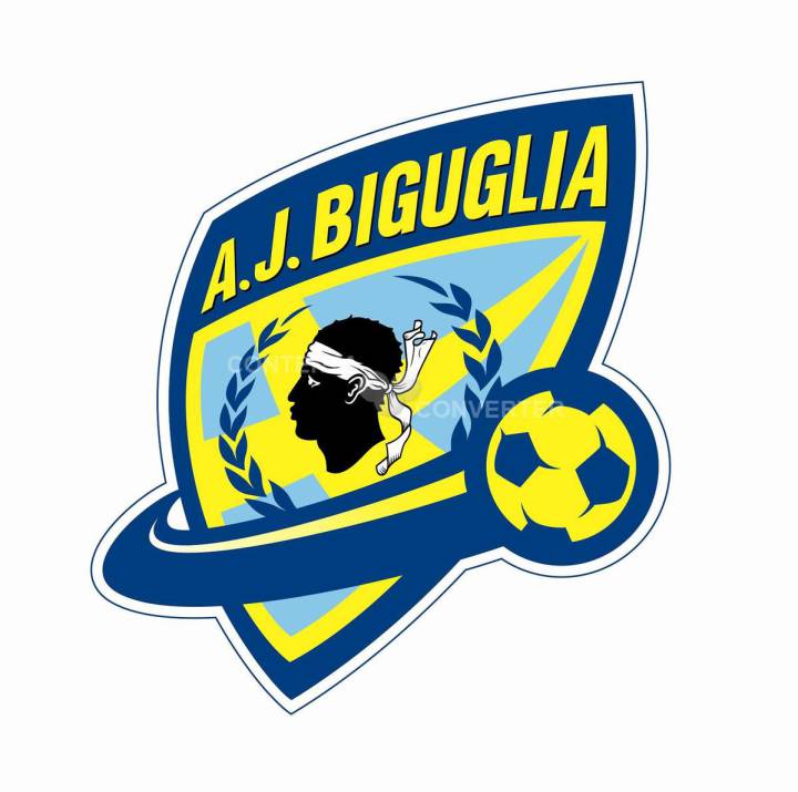 Player dies of "massive heart attack" in French Cup tie
