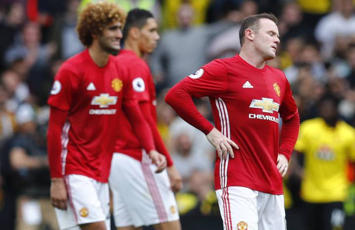 Manchester United fall apart at the seams in third straight defeat