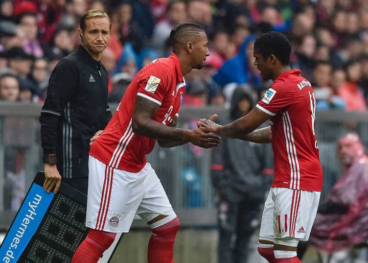 Bayern’s Douglas Costa could miss Atlético clash