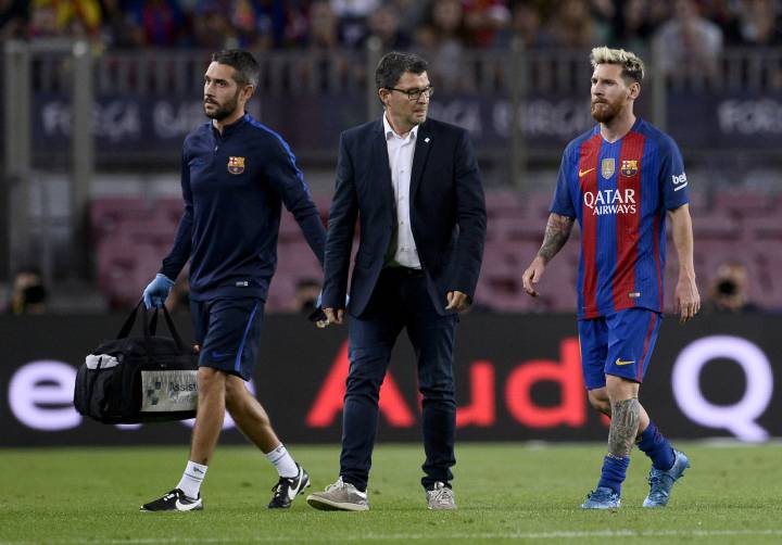 Messi gives Barça another injury worry